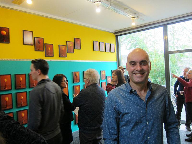 Expositie Grafic Art Room Rode kool met bloedworst met glimlachende Frank van Bezouw